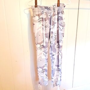 Hollister Light Gray and White Camo Extra High-Rise Drawstring Pants Size S VGC